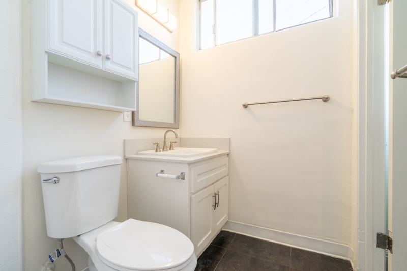 835-Rosecrans-Avenue-1-Bedroom-16