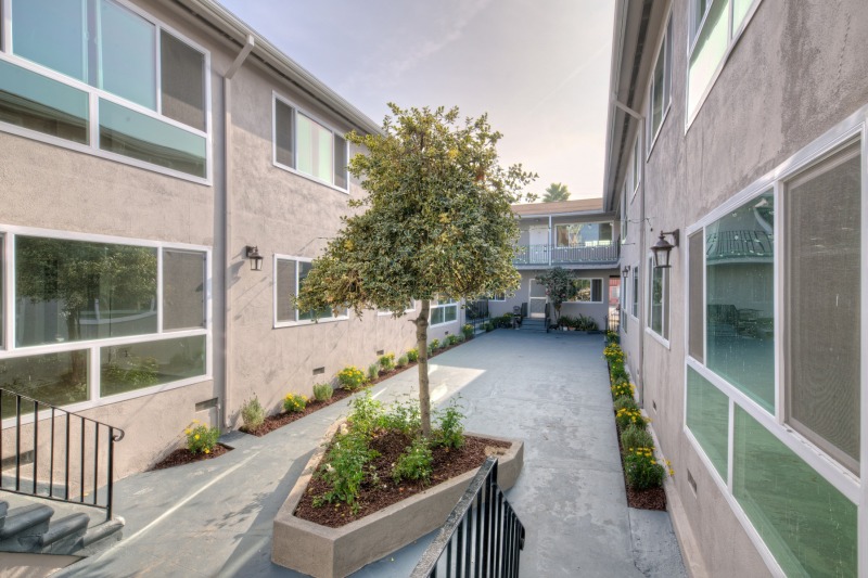 03-Courtyard-2