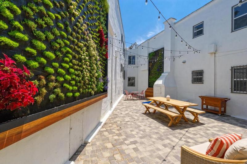 851-Sanborn-Ave.-Apartments-for-Rent-in-Los-Angeles.-Leasing-homes-in-Silver-Lake-Koreatown-Hollywood-90029-90026-90028-LA