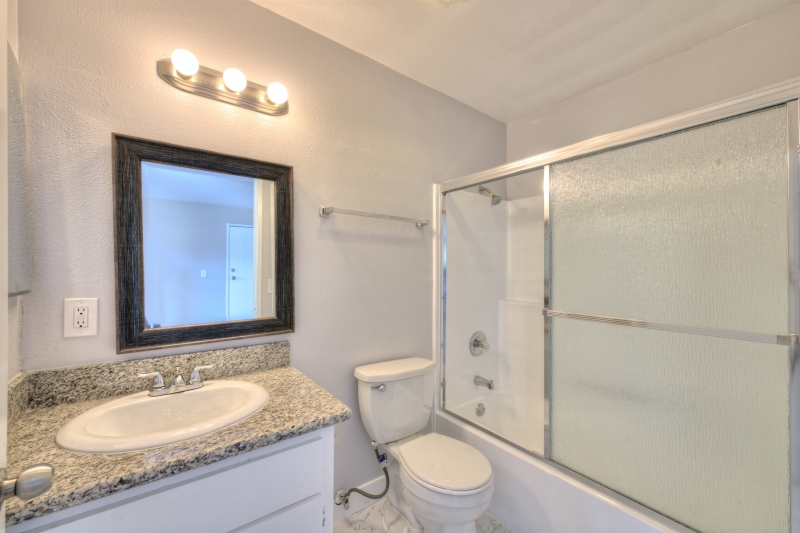 3933_Unit_201A_Bathroom